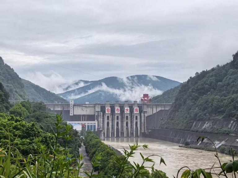 J9集团公司积极迎战渫水50年一遇大洪水